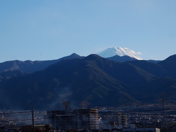 ちょこんと見える富士山