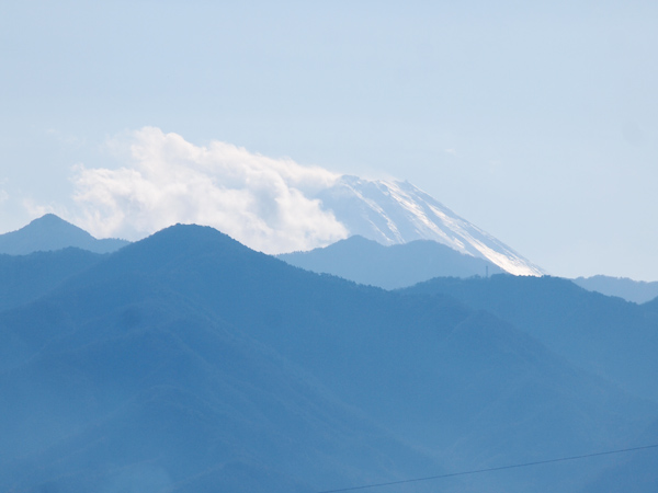 雪煙る富士山