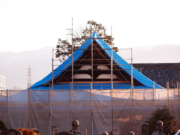 大蔵経寺　屋根の修復