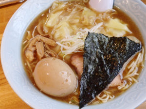 おかめ 魚介系スープ・ワンタン麺