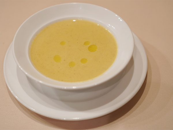 スティルドゥ・ヤナギ　ディナーコース　スープ