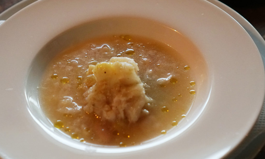 FULL MOON　ランチコース　キャベツと豆のスープ